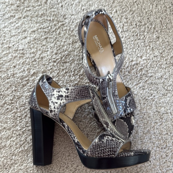 Michael Kors Berkley Heels - Picture 2 of 4